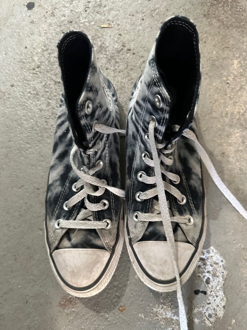 Converse tye-dye